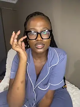 Snapshot of Moonzy77 chatting on November 14, 10:18 pm Moonzy77 online show from November 14, 10:18 pm