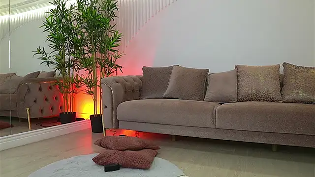 TifannyRay online show from May 16, 5:15 am