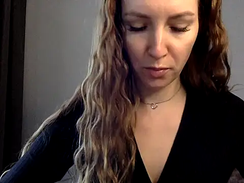 Snapshot of Varnyx chatting on November 7, 10:48 am Varnyx online show from November 7, 10:48 am