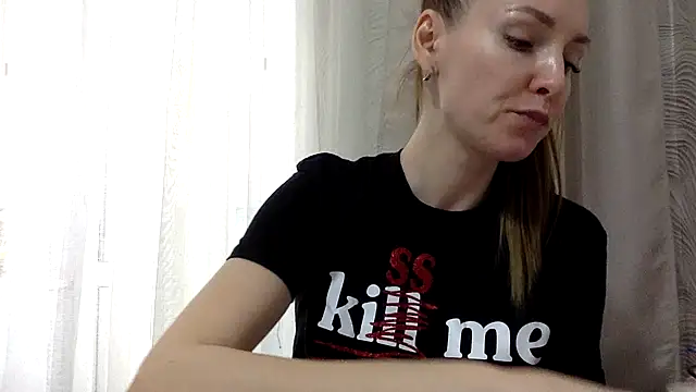 Snapshot of Varnyx chatting on November 21, 10:25 am Varnyx online show from November 21, 10:25 am