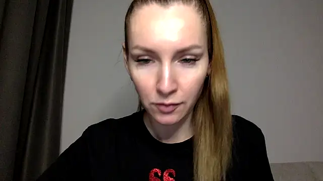 Snapshot of Varnyx chatting on November 24, 4:07 pm Varnyx online show from November 24, 4:07 pm