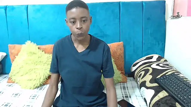 SweetSlenderChoc online show from May 31, 3:41 pm