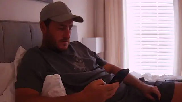 Snapshot of Londonlad818 chatting on September 24, 1:25 pm Londonlad818 online show from September 24, 1:25 pm