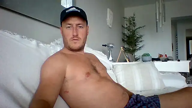 Snapshot of Londonlad818 chatting on October 28, 3:25 pm Londonlad818 online show from October 28, 3:25 pm