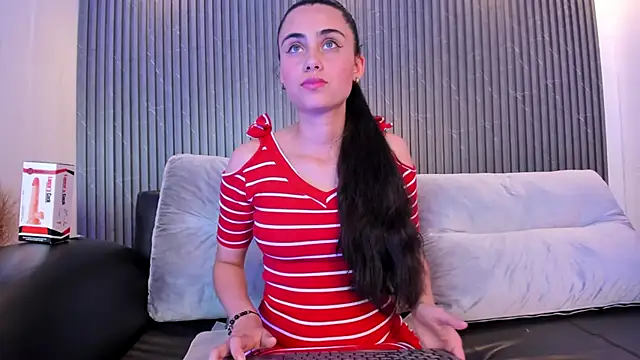 sofiapalacioss online show from September 15, 6:41 pm