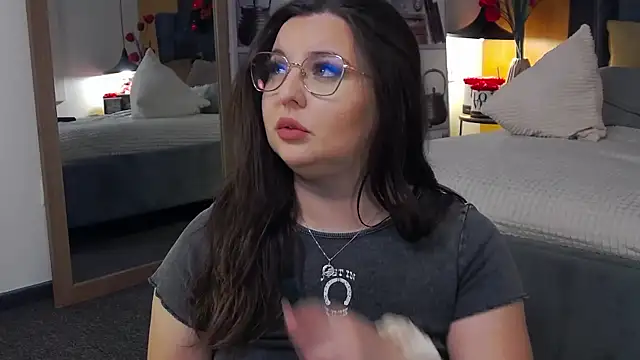 Snapshot of Mia_Swano chatting on December 14, 2:06 am Mia Swano online show from December 14, 2:06 am