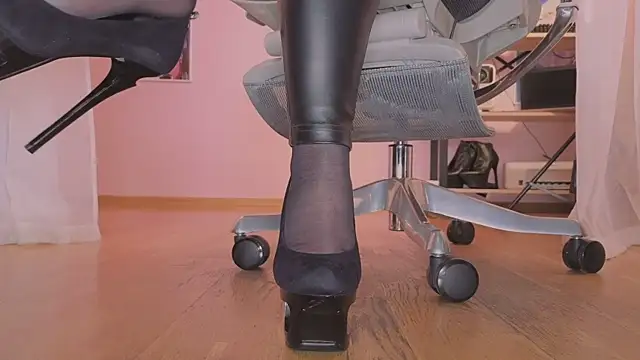 Jolie Orchid online show from February 18, 12:23 pm