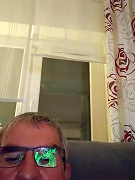 Snapshot of Oldmenhot66 chatting on November 5, 6:19 pm Oldmenhot66 online show from November 5, 6:19 pm