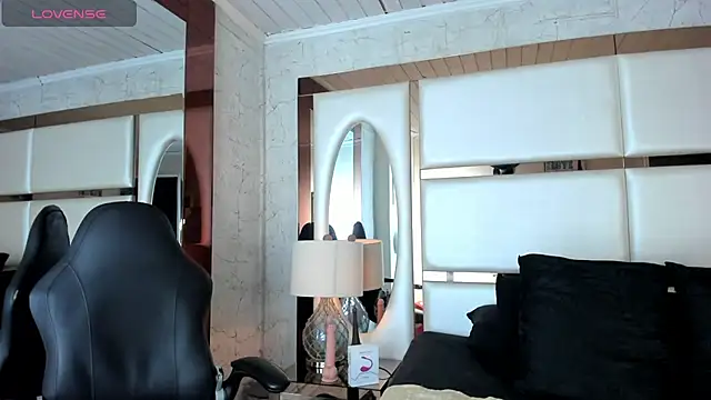 Snapshot of Ely09_ chatting on February 24, 2:04 pm Ely09 online show from February 24, 2:04 pm