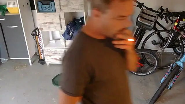 Snapshot of EdelHolz91 chatting on July 16, 6:47 pm EdelHolz91 online show from July 16, 6:47 pm