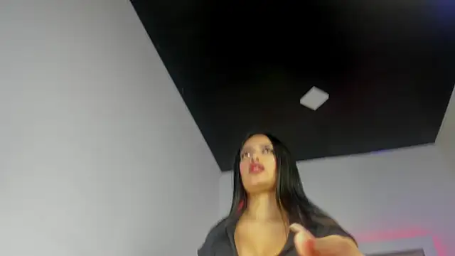 Snapshot of Miss__pretty chatting on December 16, 3:33 am Miss pretty online show from December 16, 3:33 am