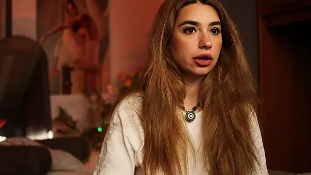 ItalianGirl online show from March 15, 8:26 pm