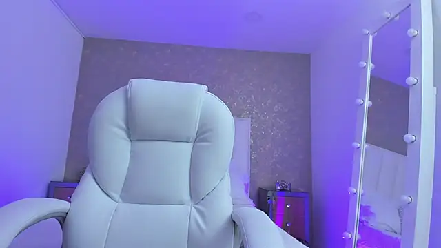 KaylieBrooks online show from December 22, 7:00 pm