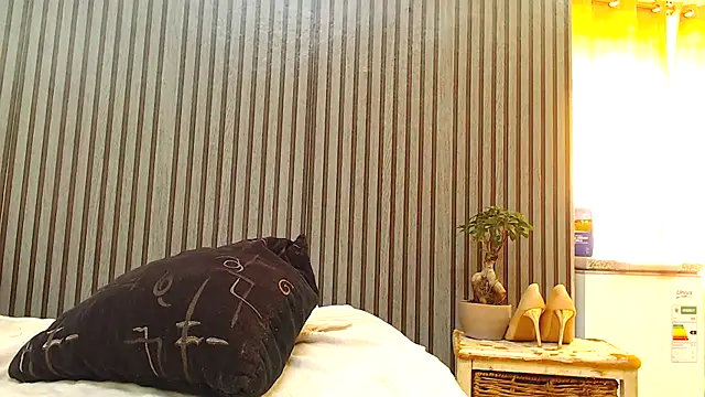 ROYALASS25 online show from March 29, 7:41 am