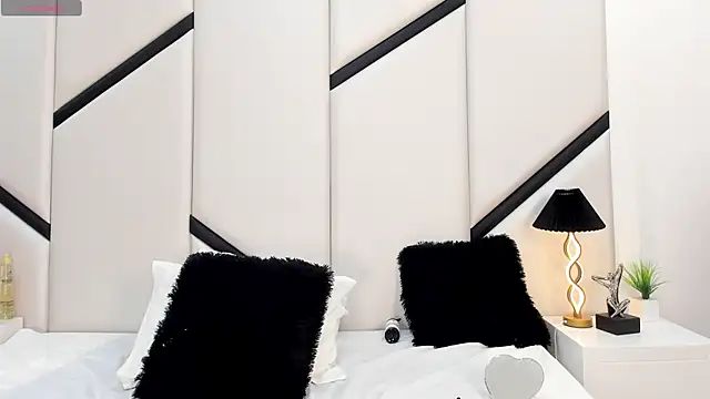 Snapshot of XimenaCosta chatting on May 4, 12:23 pm XimenaCosta online show from May 4, 12:23 pm