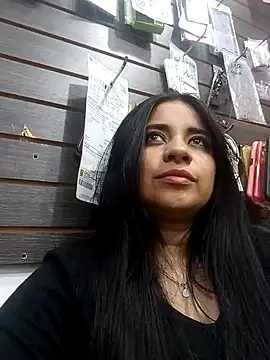 Snapshot of ValerieLove_ chatting on January 14, 8:25 pm ValerieLove online show from January 14, 8:25 pm