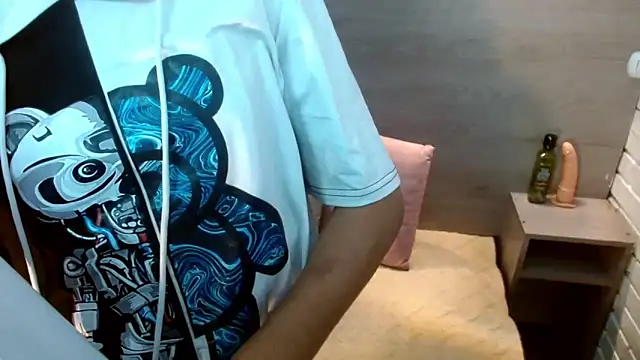 Penelopee Rouse online show from November 26, 8:10 pm