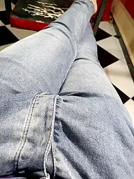 Snapshot of anis3g4 chatting on October 6, 7:00 pm anis3g4 online show from October 6, 7:00 pm