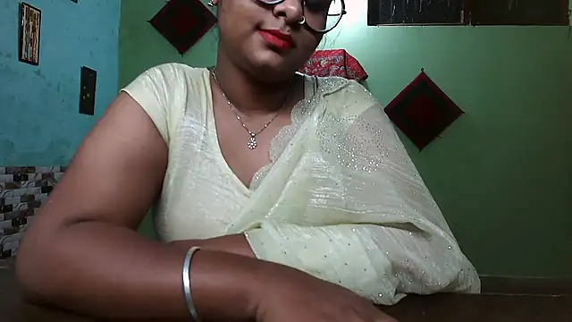 Snapshot of DearKimmi chatting on November 1, 6:43 pm DearKimmi online show from November 1, 6:43 pm