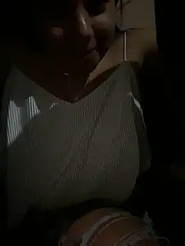 Snapshot of Alaia33200 chatting on September 29, 1:44 am Alaia33200 online show from September 29, 1:44 am