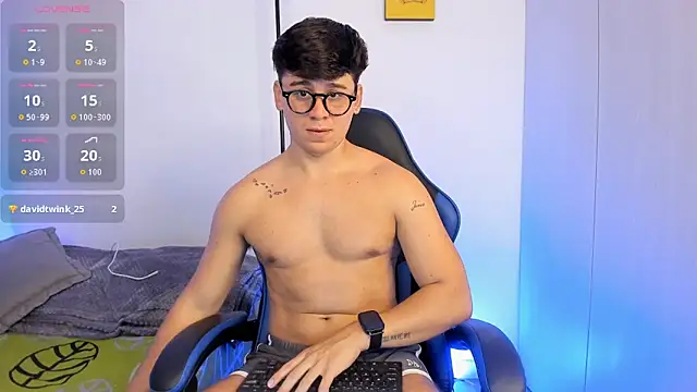 Snapshot of Gingertwink_n chatting on May 30, 12:19 am Gingertwink n online show from May 30, 12:19 am