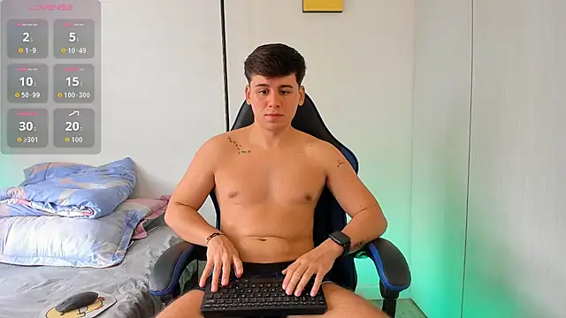 Snapshot of Gingertwink_n chatting on June 28, 4:02 pm Gingertwink n online show from June 28, 4:02 pm