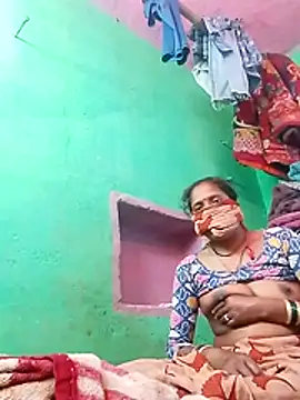 CUTE-004 online show from November 5, 7:08 am