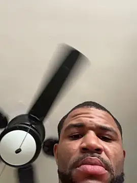 Snapshot of kingtaydo chatting on February 1, 2:26 pm kingtaydo online show from February 1, 2:26 pm