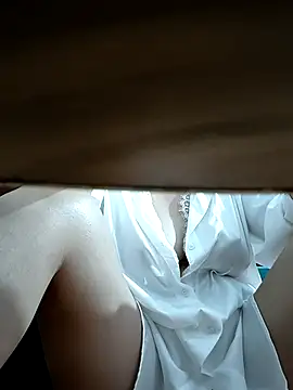 Snapshot of Yui-Linh chatting on September 18, 1:18 am Yui-Linh online show from September 18, 1:18 am