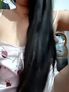 Snapshot of Yui-Linh chatting on October 30, 7:32 am Yui-Linh online show from October 30, 7:32 am