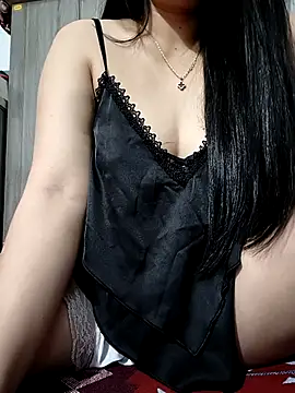 Snapshot of Yui-Linh chatting on November 11, 5:07 am Yui-Linh online show from November 11, 5:07 am