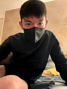 Snapshot of kaikai1335 chatting on December 14, 8:20 am kaikai1335 online show from December 14, 8:20 am