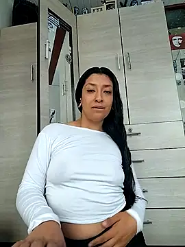 Snapshot of Coralaine_96 chatting on September 19, 4:29 pm Coralaine 96 online show from September 19, 4:29 pm