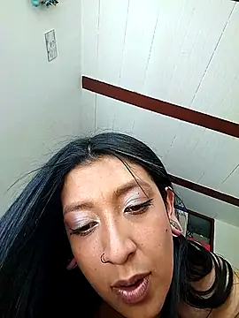 Snapshot of Coralaine_96 chatting on September 20, 6:42 pm Coralaine 96 online show from September 20, 6:42 pm