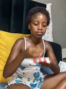 Littlebunny33 online show from April 4, 8:17 pm