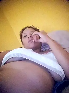 Snapshot of EAAM1@xh chatting on February 2, 7:23 pm EAAM1xh online show from February 2, 7:23 pm