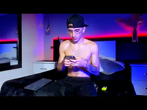 eriikjoness online show from December 4, 6:38 pm