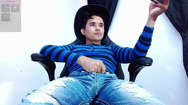 Snapshot of DayroDuran chatting on November 9, 7:56 pm DayroDuran online show from November 9, 7:56 pm