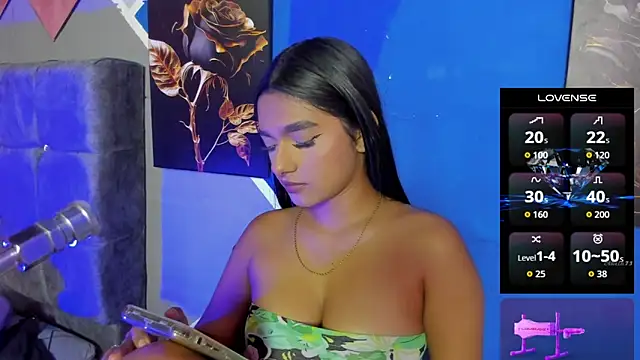 lau-hot online show from March 12, 8:37 pm