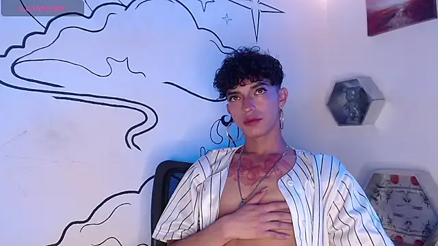 Snapshot of Trinity_Knox chatting on December 16, 3:28 pm Trinity Knox online show from December 16, 3:28 pm