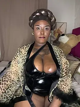 Snapshot of QUEEN_NOBUHLE_777 chatting on June 1, 10:33 pm QUEEN NOBUHLE 777 online show from June 1, 10:33 pm