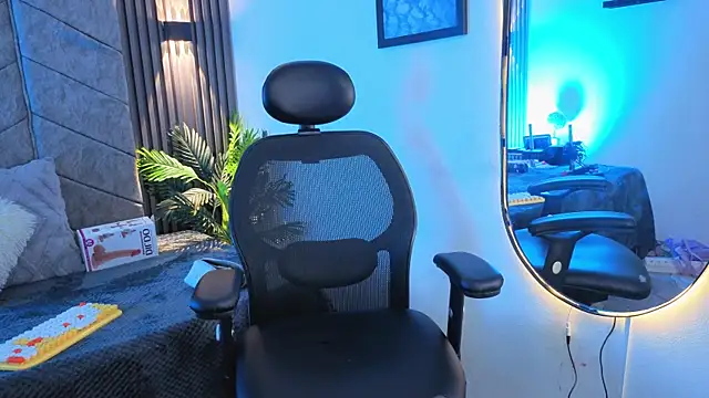 Snapshot of 1Anya chatting on December 13, 8:14 pm 1Anya online show from December 13, 8:14 pm