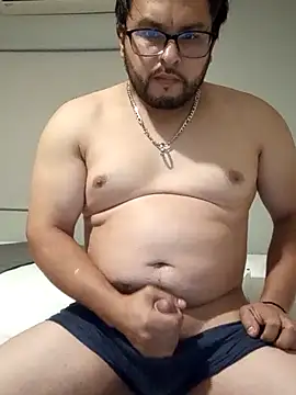 Snapshot of MauxXx93 chatting on February 17, 5:37 am MauxXx93 online show from February 17, 5:37 am