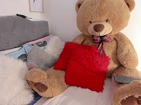 Elyross1  online show from November 3, 9:38 pm