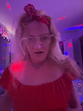 Goldenndoll online show from September 15, 3:23 pm