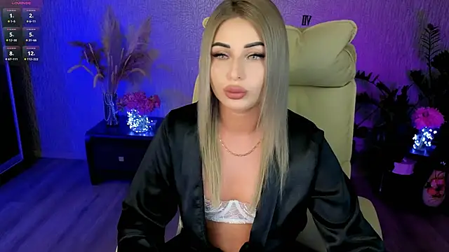 Snapshot of NikkiiStill chatting on June 5, 9:09 pm NikkiiStill online show from June 5, 9:09 pm