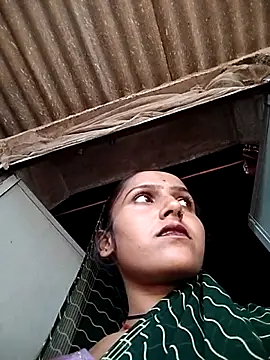 Snapshot of Sonam_shinde chatting on October 29, 10:06 am Sonam shinde online show from October 29, 10:06 am