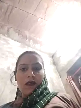 Snapshot of Sonam_shinde chatting on October 31, 9:38 pm Sonam shinde online show from October 31, 9:38 pm