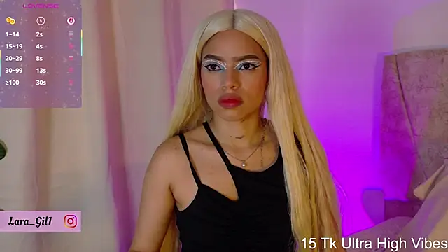 Snapshot of LaraGiil chatting on October 1, 1:39 pm LaraGiil online show from October 1, 1:39 pm