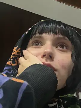 Snapshot of XBODTRIIPX chatting on December 5, 3:48 am XBODTRIIPX online show from December 5, 3:48 am